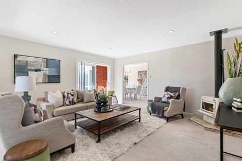 Photo of property in 15 Pickwick Parade, Mellons Bay, Auckland, 2014