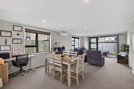 Photo of property in 15 Discovery Place, Marfell, New Plymouth, 4310