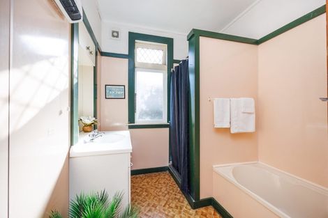 Photo of property in 28 Karina Terrace, Roslyn, Palmerston North, 4414