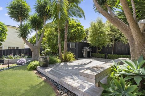 Photo of property in 21 Rattray Street, Devonport, Auckland, 0624