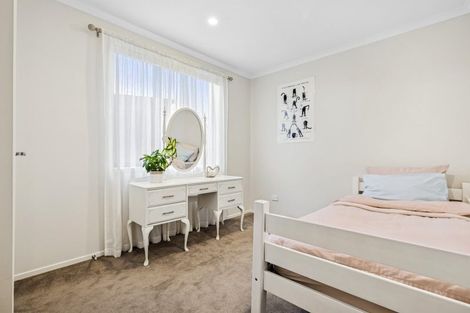 Photo of property in 9 Metoriti Crescent, Karaka, 2124