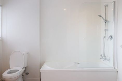 Photo of property in 4/77 Old Lake Road, Narrow Neck, Auckland, 0624