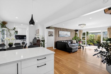 Photo of property in 1/7a Corunna Road, Milford, Auckland, 0620