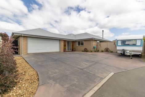 Photo of property in 13 Loeb Place, Rolleston, 7614