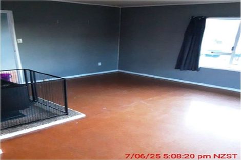 Photo of property in 1 Albany Road, One Tree Point, 0118