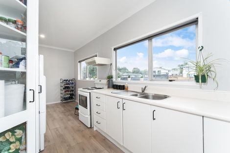 Photo of property in 52 Lawrence Crescent, Hillpark, Auckland, 2102