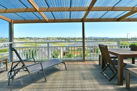 Photo of property in 100 Whangaparaoa Road, Red Beach, 0932