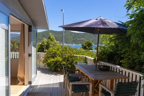Photo of property in 4 Amelia Crescent, Waikawa, Picton, 7220