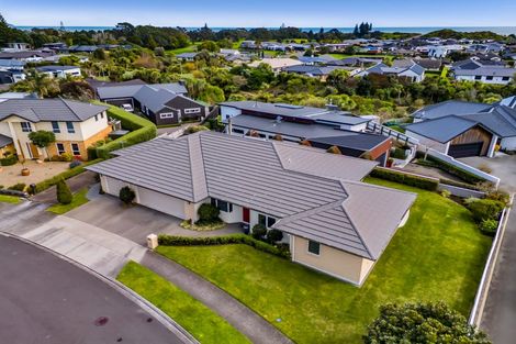 Photo of property in 5 Vardon Way, Waiwhakaiho, New Plymouth, 4312