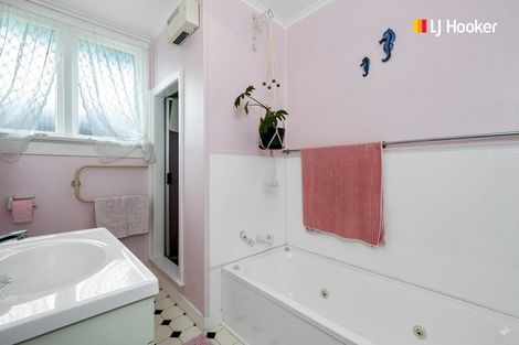 Photo of property in 121 Larnach Road, Vauxhall, Dunedin, 9013