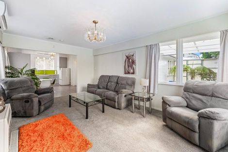 Photo of property in 25 Lowtherhurst Road, Massey, Auckland, 0614