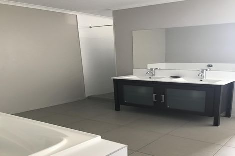 Photo of property in 14 Denham Court, Flagstaff, Hamilton, 3210