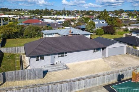Photo of property in 9 Compass Place, Te Atatu Peninsula, Auckland, 0610