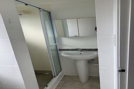 Photo of property in 11 Ian Place, Glendene, Auckland, 0602