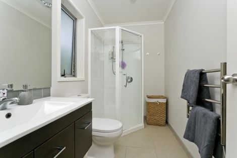 Photo of property in 8 Rahotu Way, Bayview, Auckland, 0629