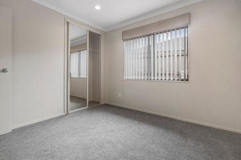 Photo of property in 8 Carisbrook Crescent, Papakura, 2110