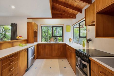 Photo of property in 64 Wood Bay Road, Titirangi, Auckland, 0604