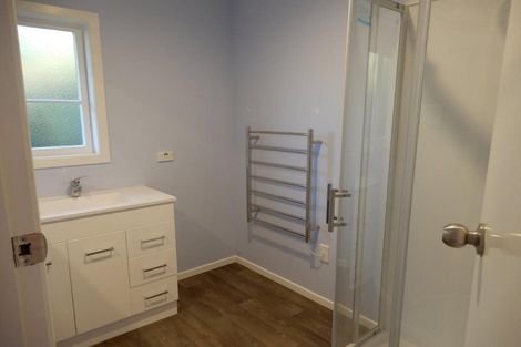 Photo of property in 2/537 Glenfield Road, Glenfield, Auckland, 0629