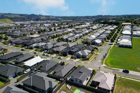 Photo of property in 18 Tabraham Crescent, Pyes Pa, Tauranga, 3112
