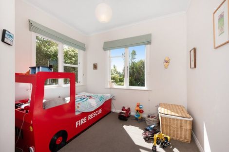 Photo of property in 115 Breaker Bay Road, Breaker Bay, Wellington, 6022