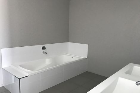 Photo of property in 14 Denham Court, Flagstaff, Hamilton, 3210