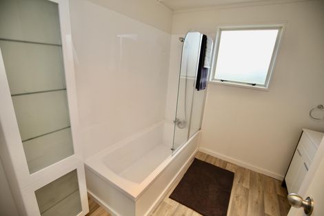 Photo of property in 20 Burrows Place, Frankton, Hamilton, 3204