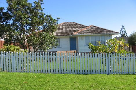 Photo of property in 1/52 Flanshaw Road, Te Atatu South, Auckland, 0610
