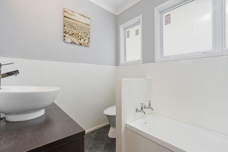 Photo of property in 21 Oberon Street, Stratford, 4332