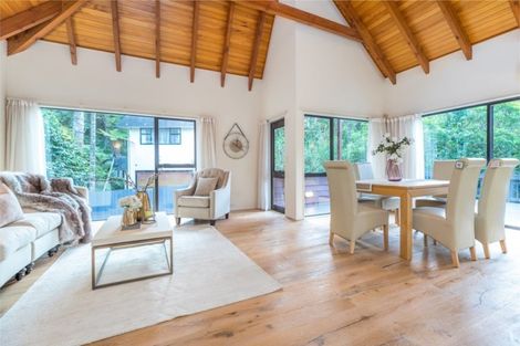 Photo of property in 16 Homewood Place, Chatswood, Auckland, 0626