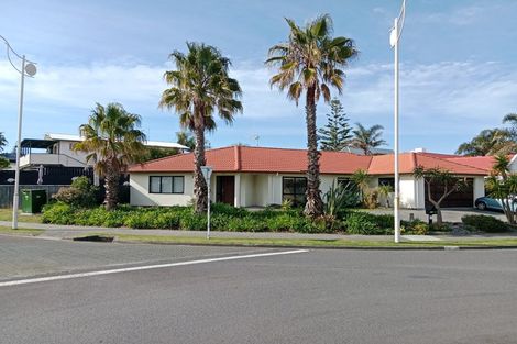 Photo of property in 1 Nautilus Drive, Papamoa Beach, Papamoa, 3118