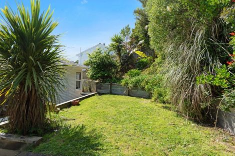 Photo of property in 38 Sidlaw Street, Strathmore Park, Wellington, 6022