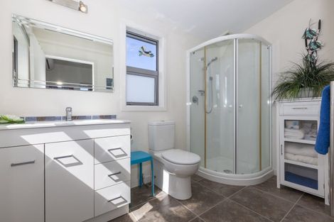 Photo of property in 5 Newry Road, Raumati Beach, Paraparaumu, 5032