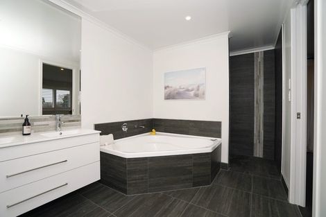 Photo of property in 298 Marshmeadow Road, Newstead, Hamilton, 3286