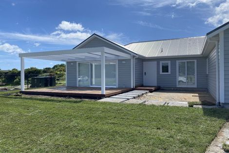 Photo of property in 2 Grove Lane, Omokoroa, 3114