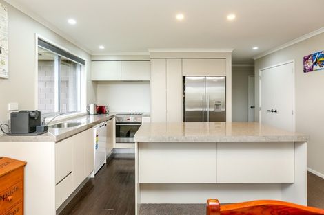 Photo of property in 37 Ainslee Street, Highlands Park, New Plymouth, 4312