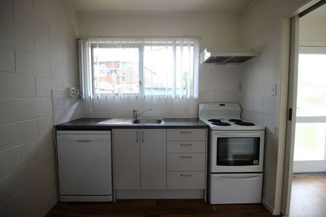 Photo of property in 2/587 Glenfield Road, Totara Vale, Auckland, 0629