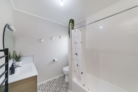 Photo of property in 102 Roberts Line, Kelvin Grove, Palmerston North, 4414