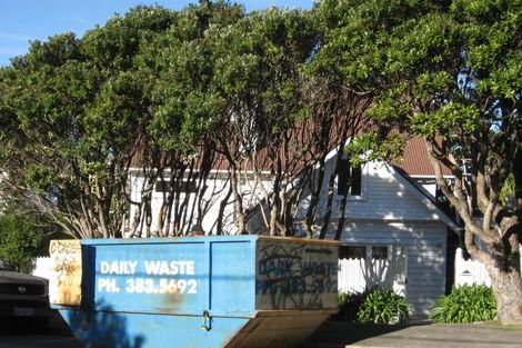 Photo of property in 16 Homewood Crescent, Karori, Wellington, 6012