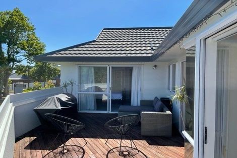 Photo of property in 35 Rifleman Rise, Unsworth Heights, Auckland, 0632