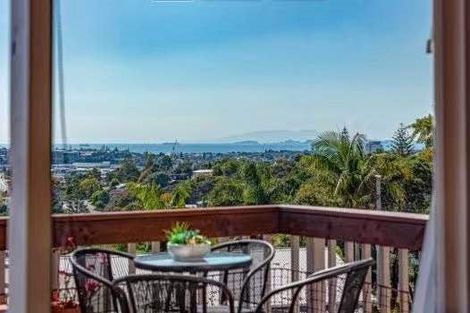 Photo of property in 10 Coronation Road, Glenfield, Auckland, 0627