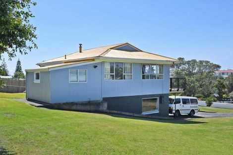 Photo of property in 44 Hauraki Road, Leigh, Warkworth, 0985