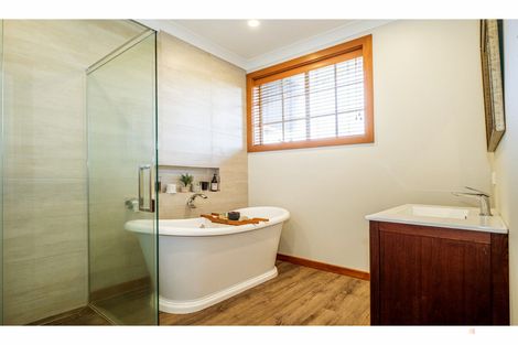 Photo of property in 72 Timaru Road, Waimate, 7924