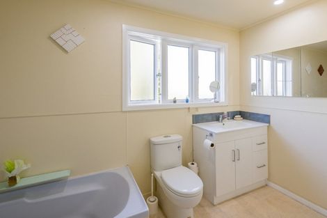 Photo of property in 1 Oriel Place, Levin, 5510