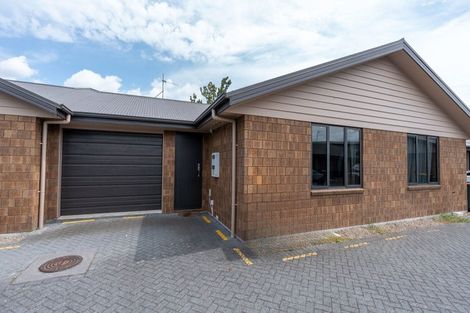 Photo of property in 2/31 Jones Crescent, Melville, Hamilton, 3206