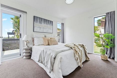 Photo of property in 1/307a Wairau Road, Totara Vale, Auckland, 0627
