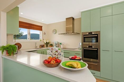 Photo of property in 4 Bishops Glen, Tawa, Wellington, 5028