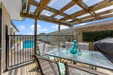 Photo of property in 19 Raabia Close, Parakai, 0830