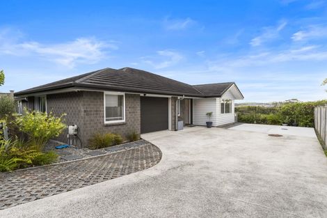 Photo of property in 10 Grenache Way, Kumeu, 0810