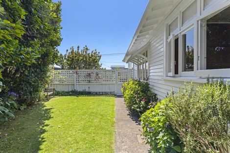 Photo of property in 6 French Street, Moturoa, New Plymouth, 4310