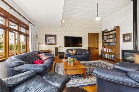 Photo of property in 46 Forest Lake Road, Forest Lake, Hamilton, 3200